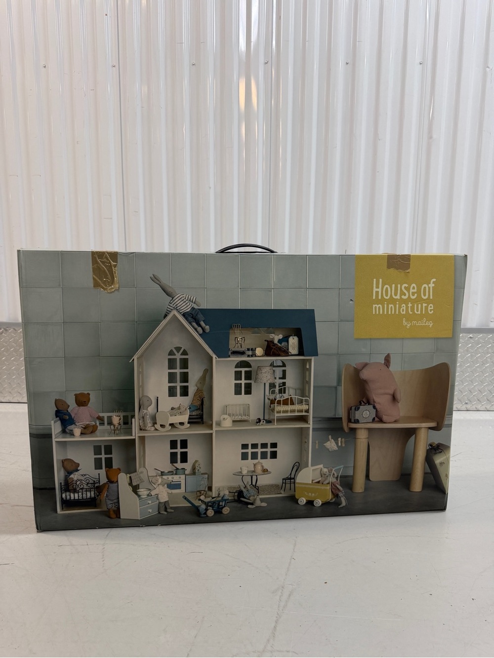 House of miniature by Maileg. 3 store wooden house